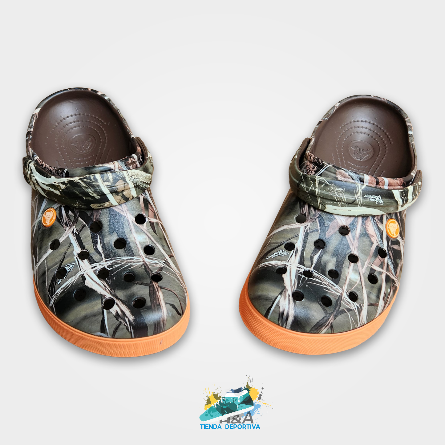 Crocs Clasicos Camuflado Suela Naranja