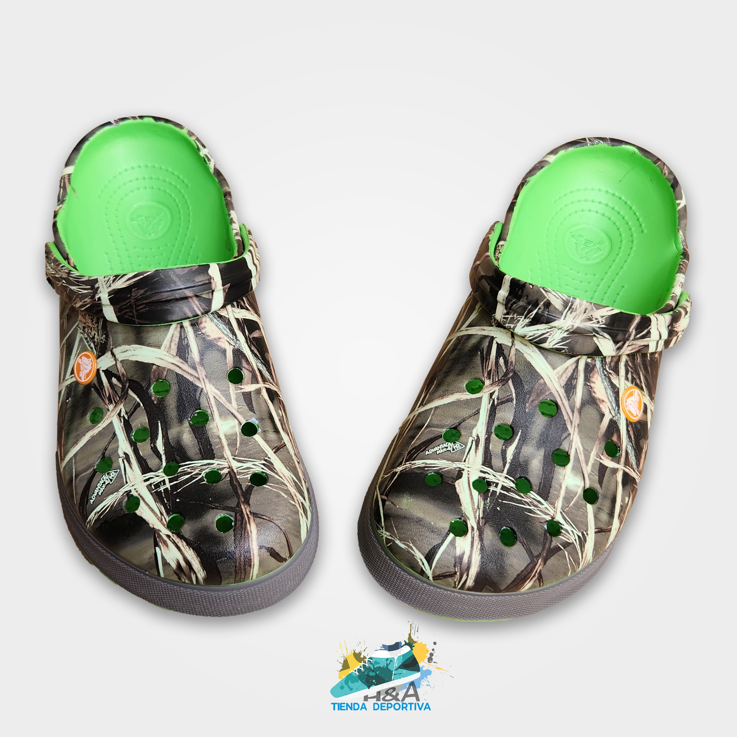 Crocs Clasicos Camuflados Suela Verde