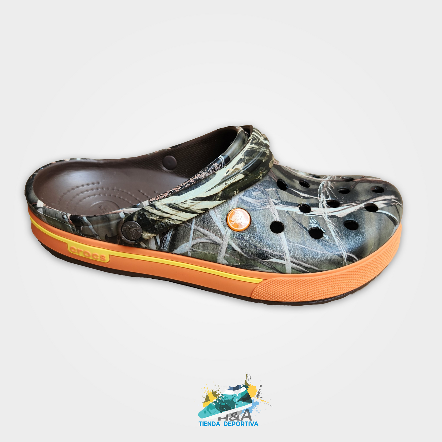 Crocs Clasicos Camuflado Suela Naranja